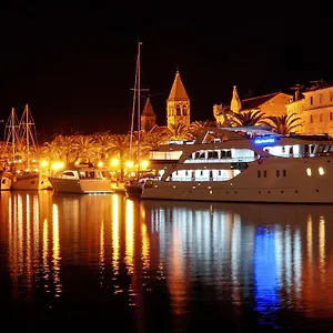 Salvia Trogir