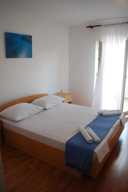 Lokunja Bed&Breakfast Pag Town Panzió